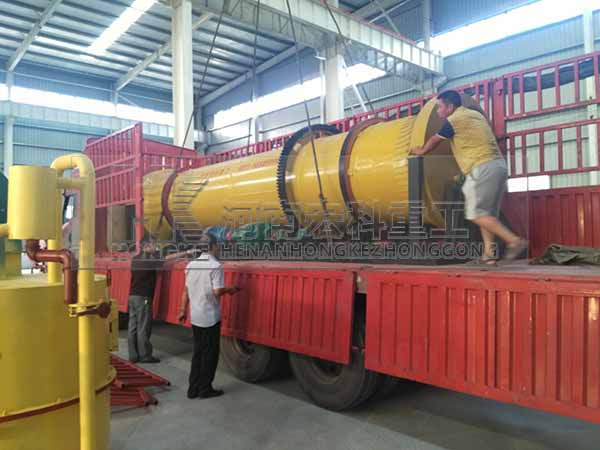 發(fā)往新疆博湖縣2m&times;8m豬糞烘干機(jī)的現(xiàn)場實(shí)拍