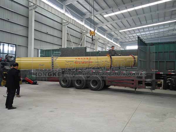 發(fā)往河北承德2m&times;8m雞糞烘干機裝貨現(xiàn)場