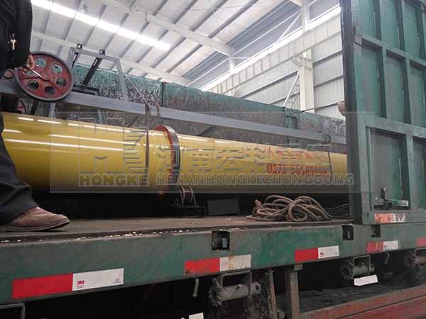 發(fā)往河北承德2m&times;8m雞糞烘干機裝貨現(xiàn)場